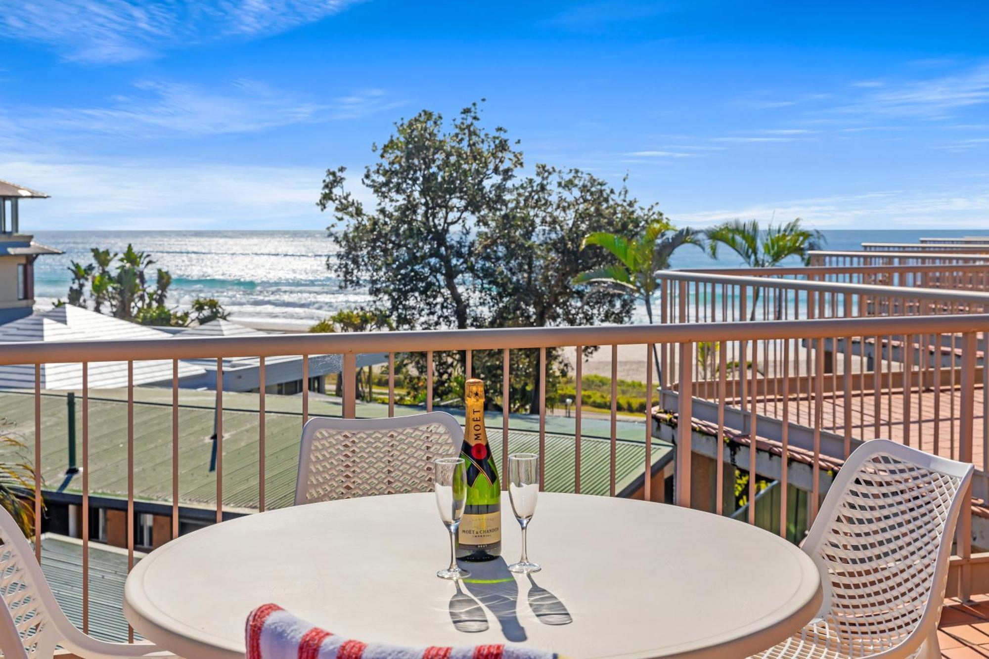 Sanctuary Beach Resort โกลด์โคสต์ ภายนอก รูปภาพ